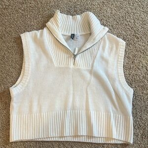 Medium cropped sweater vest with zipper